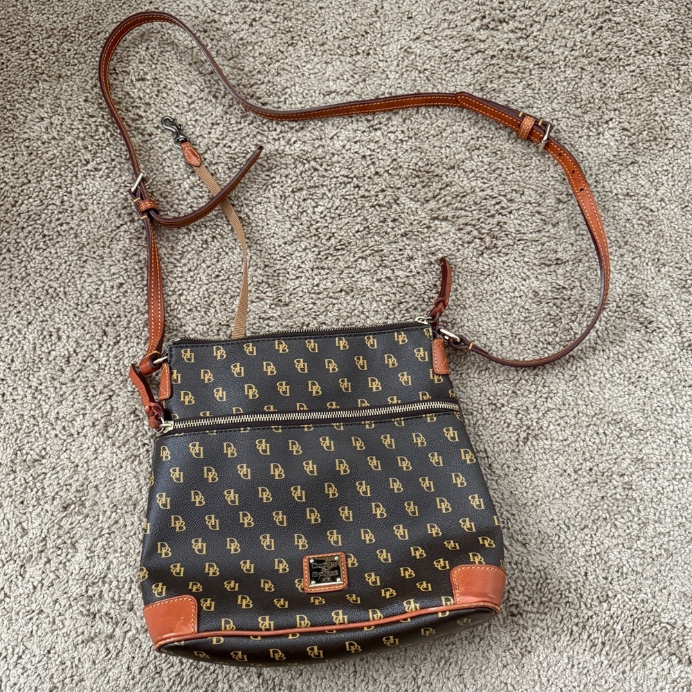 Dooney & Bourke Gretta Adjustable Crossbody Leather top zipper closure